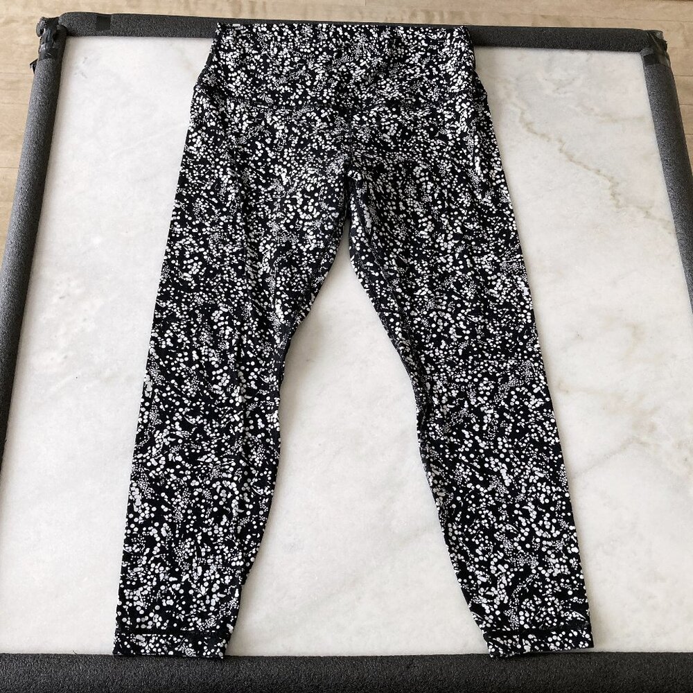 Lululemon Align Pant high rise legging 25" buttery Nulu fabric, 7/8 black white